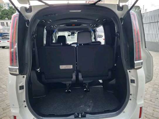 TOYOTA ESQUIREHYBRID,2019 2WD,(WE ACCEPT HIRE PURCHASE) image 4