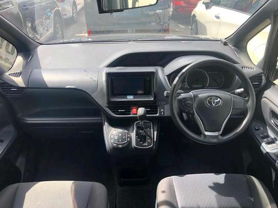 Toyota Noah hybrid 2018 2wd image 4