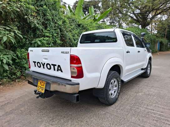 TOYOTA HILUX DOUBLE CAB MANUAL 2011 MODEL image 4