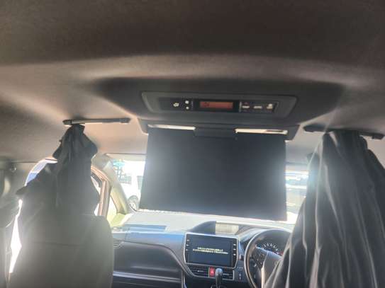 Toyota Noah 7-Seater purple Automatic Van 2019 image 10