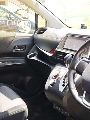 Toyota Sienta hybrid 7seater white 2019 image 10