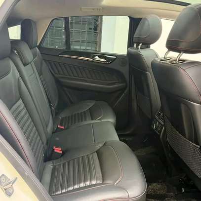 Mercedes Benz GLE350d image 5