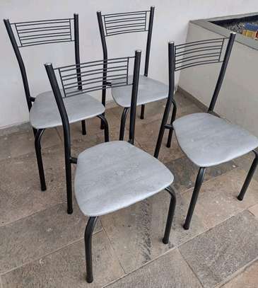 Classic modern 4 seater round dining set image 12