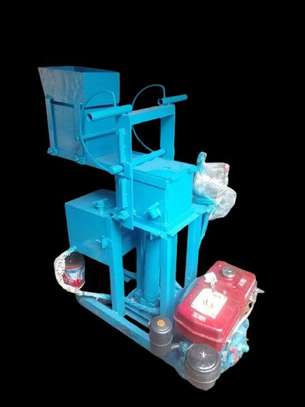 Hydraulic makinga brick machine image 2