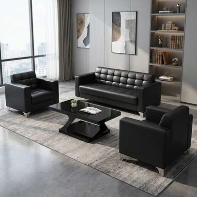 Office Sofas:5-seater executive  leather sofa In Kisumu image 3