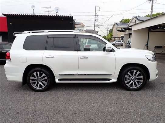 2021 TOYOTA LAND CRUISER ZX image 9