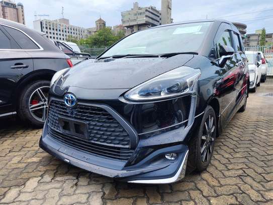 Toyota Sienta Hybrid Black 2018 2wd image 4