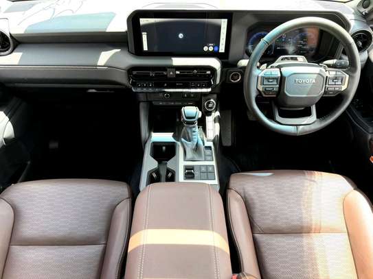 2024 Toyota land cruiser Prado VX image 4