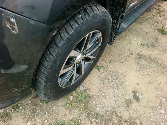Toyota Hilux incible image 5