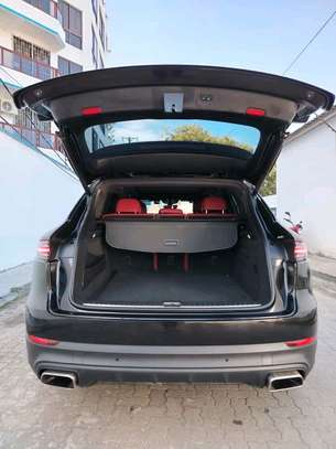 Porsche Cayenne image 2