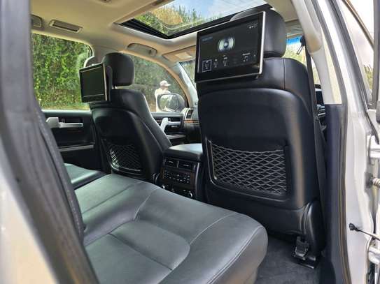 2019 Toyota land cruiser Sahara image 12