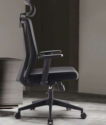 Office Chair: Black Fabric Back Office Chair image 4