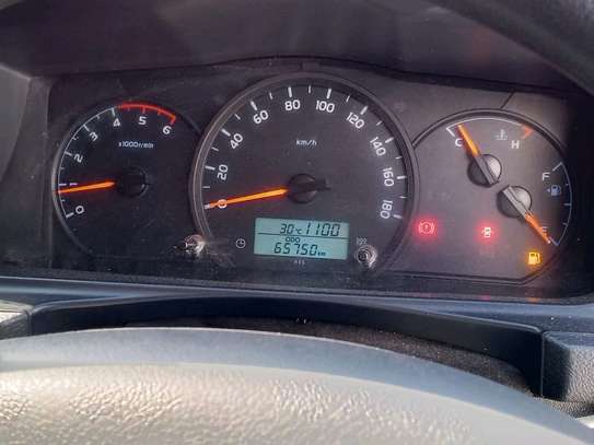 toyota hiace commuter 9l manual on offer image 7