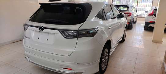 Toyota Harrier premium white 2017 2wd Sunroof image 13