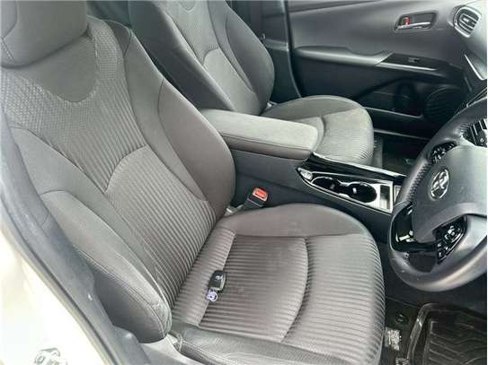 2019 TOYOTA PRIUS A image 6