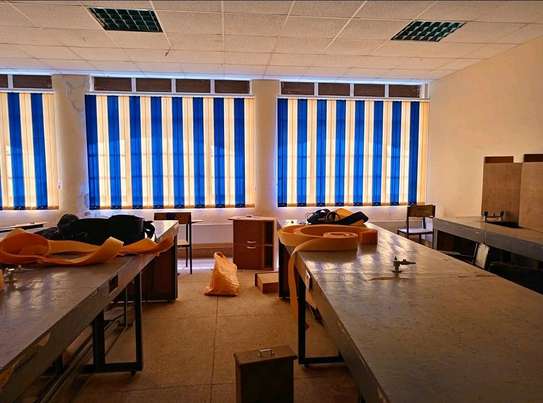 Vertical office blinds image 3