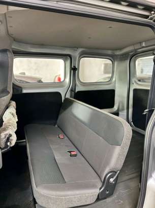 Nissan NV200 Silver 2019 image 4
