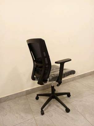 Midback office chair image 4