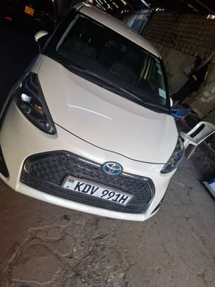 Toyota sienta hybrid 7 seater for hire image 3