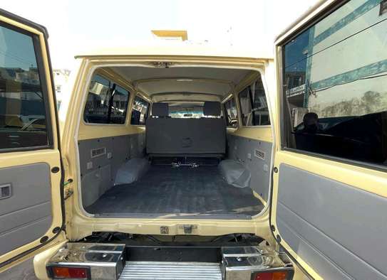 Toyota land Cruiser V8 Hard top 2018 image 11