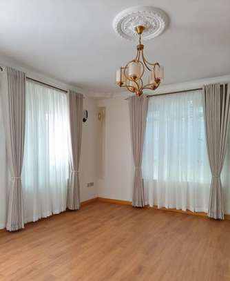 Quality curtain set image 3