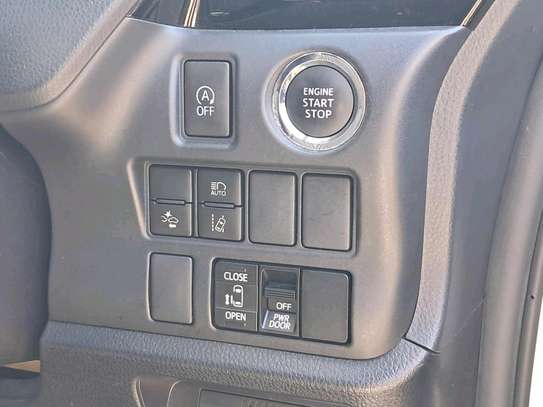 Toyota NOAH 2019 White 7-Seater Petrol Van image 2