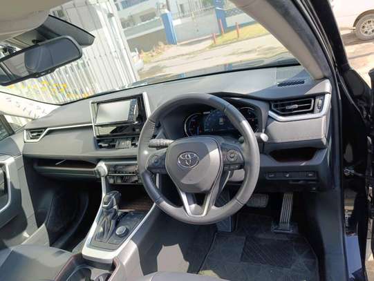 Toyota RAV4 hybrid 2019 sunroof image 3