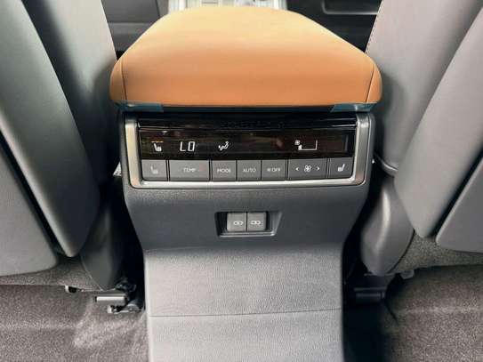 2025 Lexus GX550 image 9
