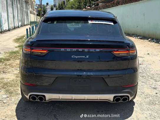 Porsche Cayenne S coupe image 11
