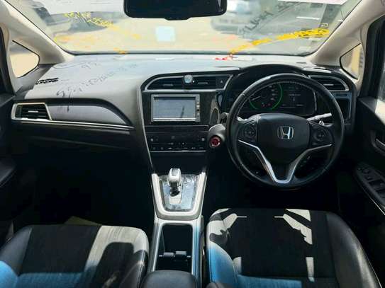 Honda zhuttle hybrid image 5