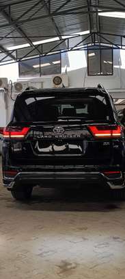Toyota land Cruiser ZX Diesel ⛽ Black 2021 image 14