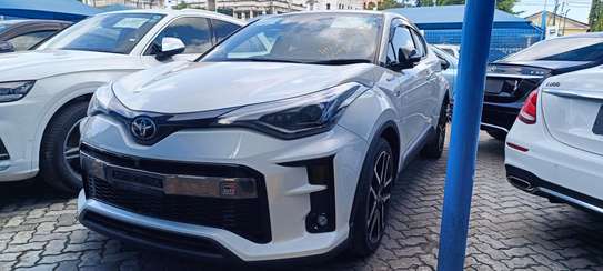 Toyota C-HR GR 2018 Sport image 2