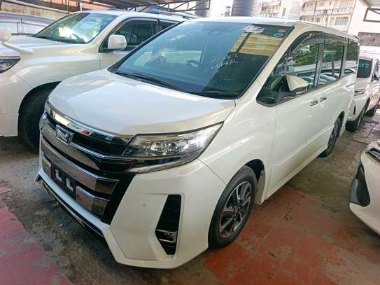 Toyota Noah wxb image 11