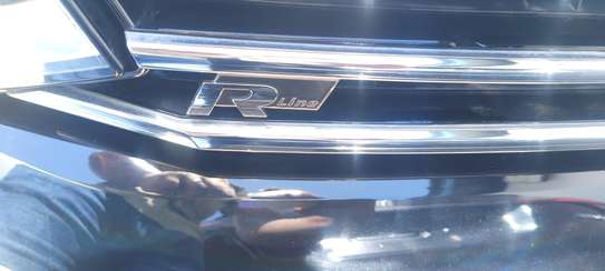 Volkswagen Touran R-line black 2018 image 4