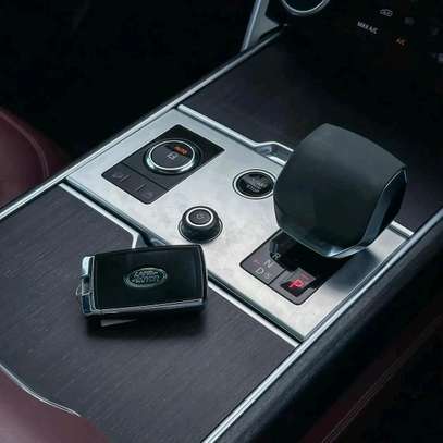 Land Rover Range Rover Vogue Black Luxury SUV image 4
