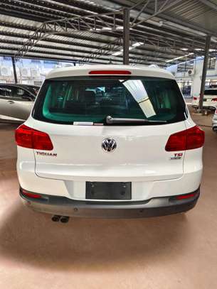 Volkswagen Tiguan white lounge 2017 image 15