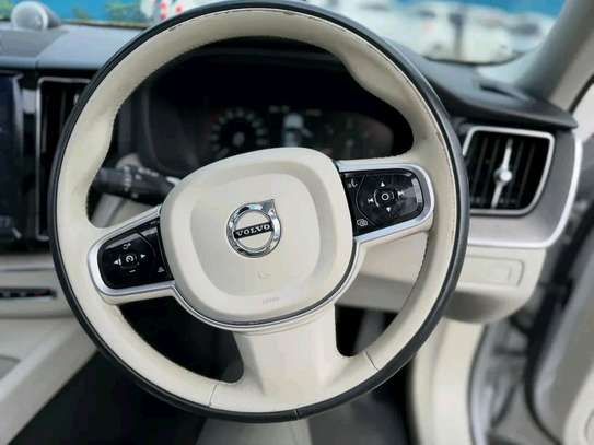 2019 VOLVO XC90 D4 image 5