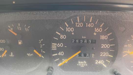 Mercedes Benz E-Class E220 Used image 13