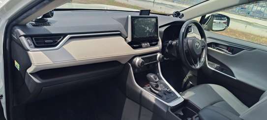 Toyota Rav4 White Hybrid 2018 image 5