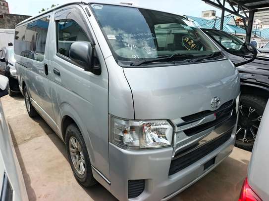 Toyota Hiace petrol 2018 image 7