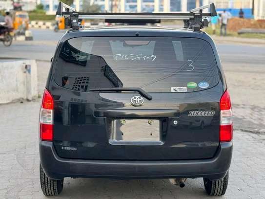Toyota succeed black image 2
