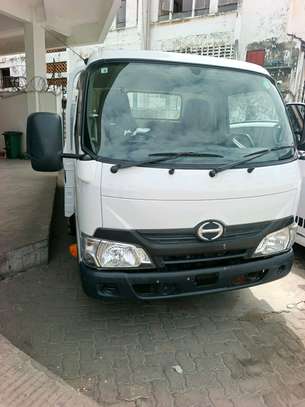Hino Dutro image 3
