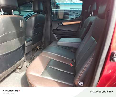Isuzu D max V cross image 6