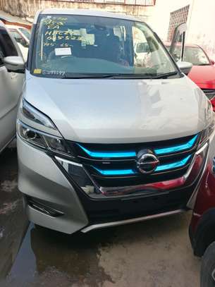 Nissan Serena empower image 3