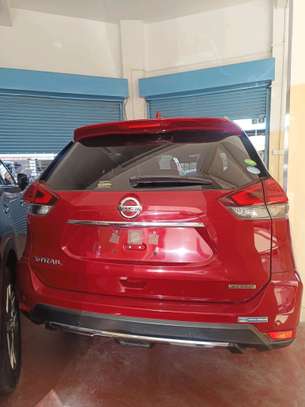Nissan X-Trail Red Sunroof hybrid 2018 image 2