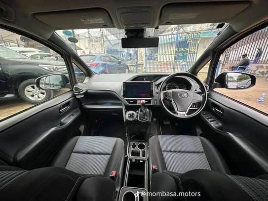 Toyota Voxy black WXB 2017 image 5