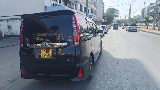 TOYOTA NOAH WXB 2017 8 SEATER image 10