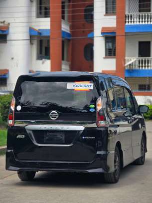 Nissan  serena empower image 5