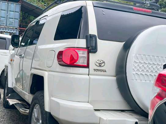 TOYOTA FJ CRUISER 2013MODEL PETROL image 11