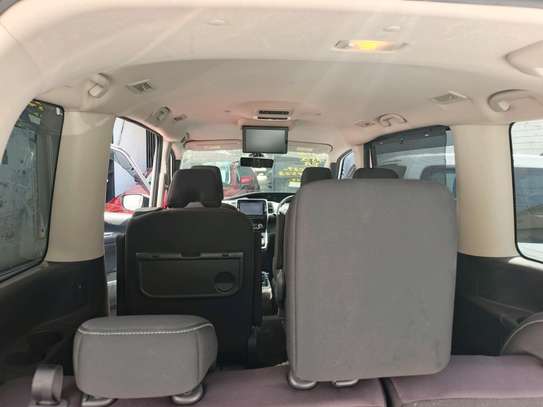 Nissan Serena empower image 5